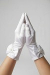 guantes de comunión, moda comunión niña, accesorios comunión elegantes, guantes satén, guantes perla, guantes con lazo, vestido comunión, guantes ceremonia niña, guantes elegantes comunión