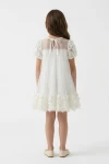 Vestido Romy Blanco Crema – vista lateral con falda de tul
