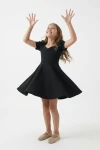 Vestido Vesper Negro – detalle de los frunces en cintura