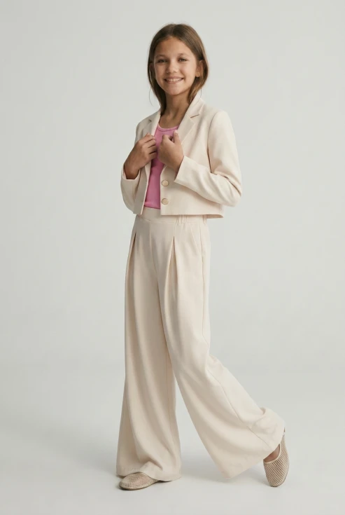 conjunto elegante niña Emi beige claro, conjunto ceremonia niña, conjunto blazer pantalón niña, traje sastre niña, ZOYA Fashion ES