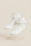 calcetines niña blancos estilismo, calcetines con zapatos niña, look completo ceremonia