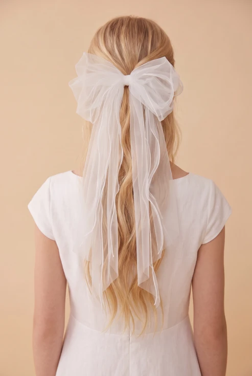 horquilla lazo niña, accesorio comunión niña, horquilla elegante tul, lazo largo para el pelo, accesorio ceremonia niña, horquilla blanca elegante, complemento para peinados infantiles, regalo para comunión, accesorios para fiestas infantiles