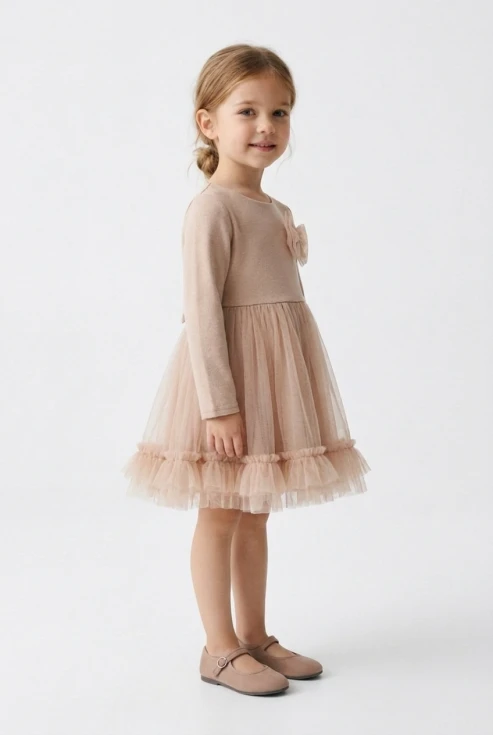 Vestido de tul con lazo Iga beige para niña: falda de tul y lacito en el pecho, vista de tres cuartos