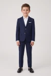 Traje Liam azul marino para niño con la americana abrochada, cuerpo entero de frente