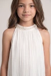 Vestido Rozalia blanco, primer plano del cuello halter con perlitas y abalorios