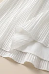 Vestido Rozalia blanco, detalle del bajo plisado y del forro liso