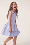 Vestido Harper azul cielo en movimiento, falda de dos capas vista de lado