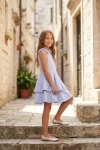 Vestido Harper azul cielo con falda de dos capas en exterior, cuerpo entero