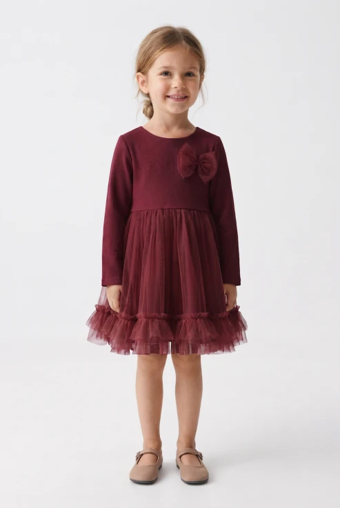 Vestido de tul con lazo Iga burdeos para niña: falda de tul y lacito en el pecho, cuerpo entero de frente