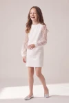 Vestido Vivienne blanco: mangas amplias de tul con lentejuelas y puños fruncidos, vista frontal
