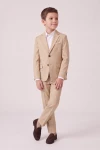 Traje Liam beige para niño: americana abrochada con bolsillos con tapeta y pantalón, vista frontal