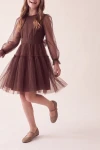 Vestido Holly marrón en movimiento: falda de tul en dos alturas y banda drapeada en la cintura