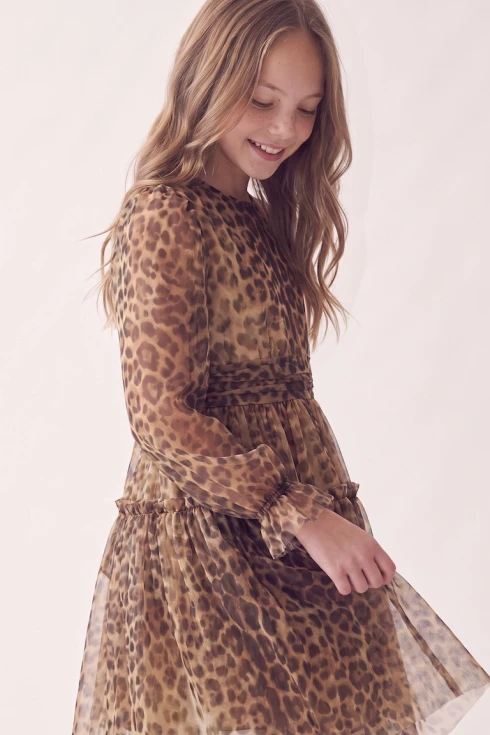 Vestido de tul Holly con estampado de leopardo para niña: manga de tul con volante en el puño, vista lateral