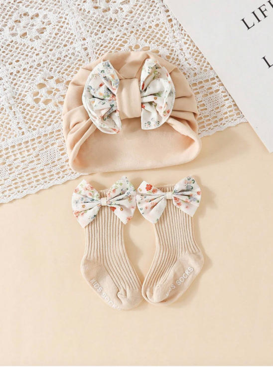 conjunto bebé, calcetines bebé con lazos, turbante algodón bebé, regalo bebé elegante, ropa bebé especial, accesorios bebé antideslizantes, moda bebé, ropa infantil de calidad